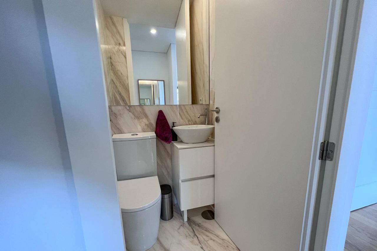 Spacious Studio W/ Balcony & Ac By Lovelystay Porto Exterior foto